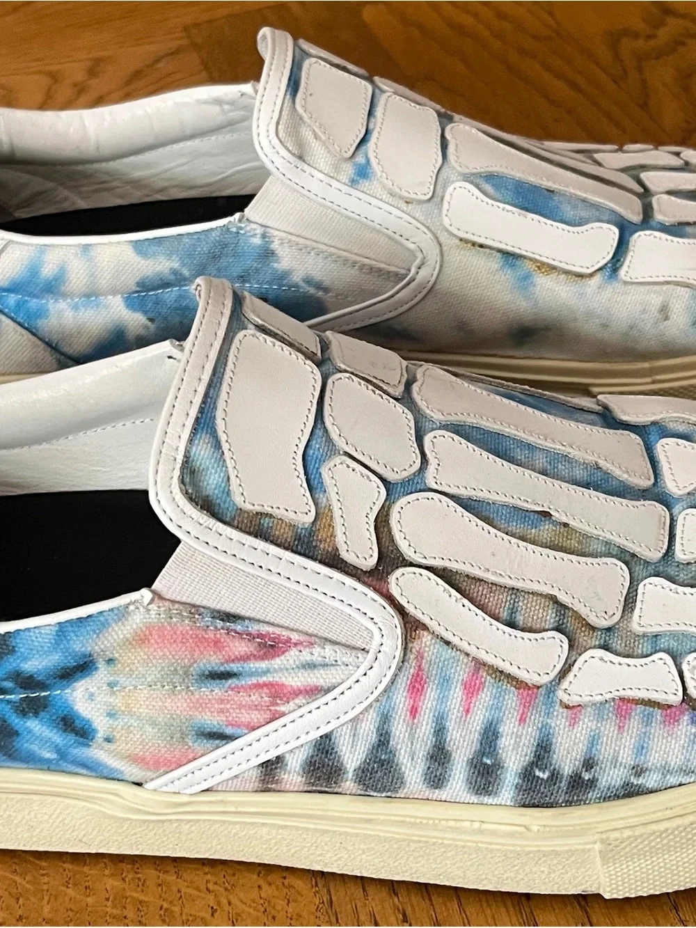 AMIRI White & Blue Tie-Dye Slip-On Sneakers with Bone Appliqués